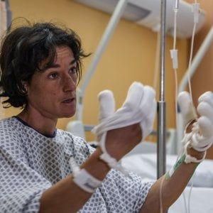 Elisabeth Revol, in ospedale, racconta la drammatica discesa dal Nanga Parbat: "Voglio guarire per vedere i figli di Tomek" 