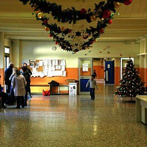 Rozzano, il Natale cancellato a scuola. Il preside: "Lascio". Solidarietà di genitori e insegnanti
