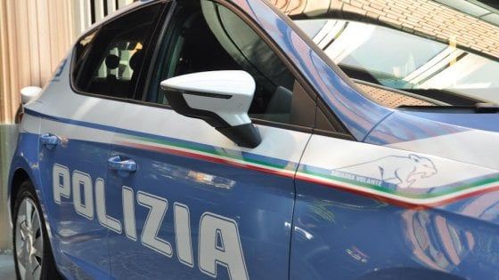 Reggio Emilia, la polizia cerca Mario e Monica: "Abbiamo le vostre fedi rubate"