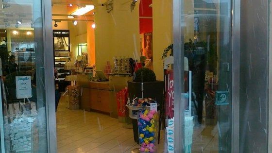 Ambiente, obbligo di porte chiuse per i negozi che accendono il riscaldamento a Bologna