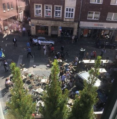 Germania, furgone sulla folla a Münster - le immagini
