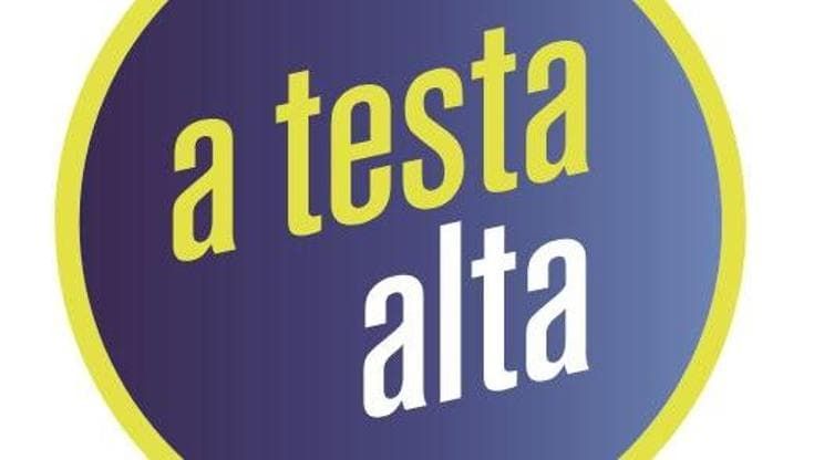 Da slogan a nuovo nome del gruppo di De Luca: “A testa alta” irrompe nelle Regionali