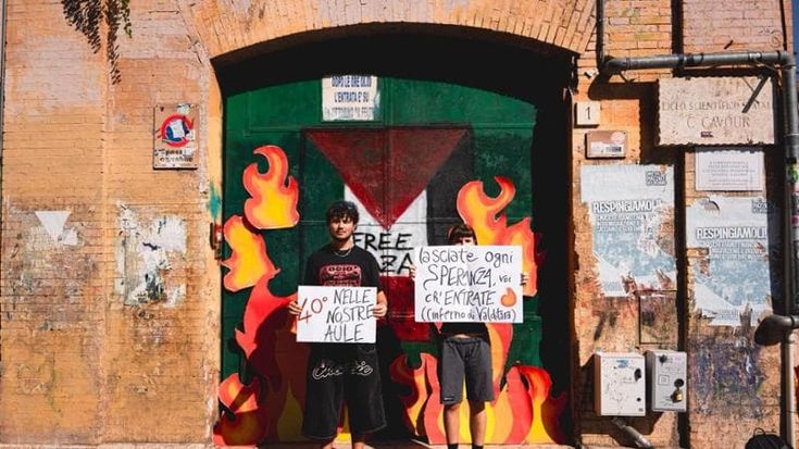 Caldo nelle scuole, il liceo Cavour diventa “la porta dell’inferno”: la protesta degli studenti