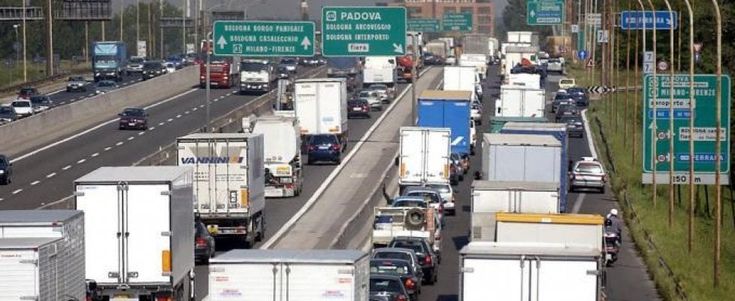 Anziani al volante, sempre in auto