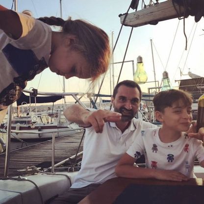 Papà, mamma, due figli e la barca: ecco la famiglia che salperà le ancore