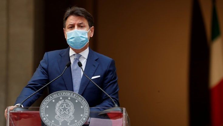 Coronavirus, Conte: "A Natale non ripeteremo Ferragosto, niente vacanze sulla neve. Sul Recovery poco ritardo: a febbraio il piano nazionale"