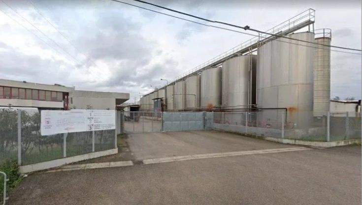 Firenze, miasmi insopportabili dalla fabbrica di biocarburanti: esposto in Procura di un residente