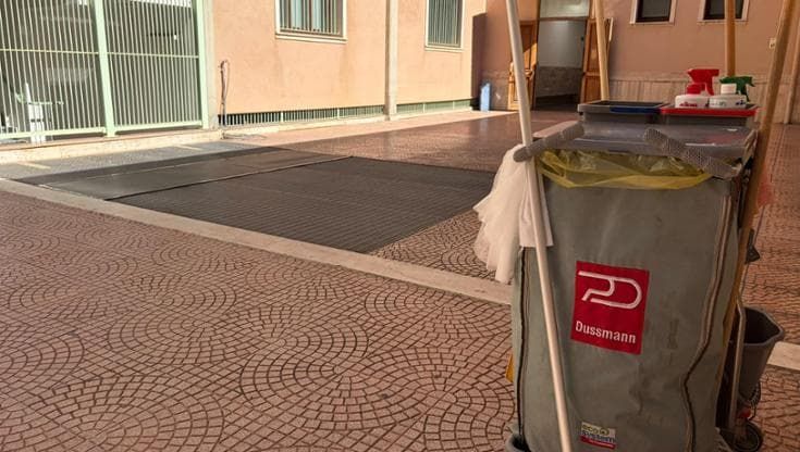 Palermo, l’appalto per le pulizie al palazzo di giustizia è il più caro d’Italia. Scattano i tagli