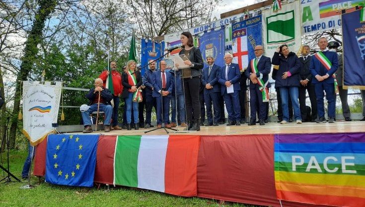 25 Aprile a Marzabotto, Liliana Segre: "Resistere è necessario". Fico: "Oggi il pensiero va agli ucraini"