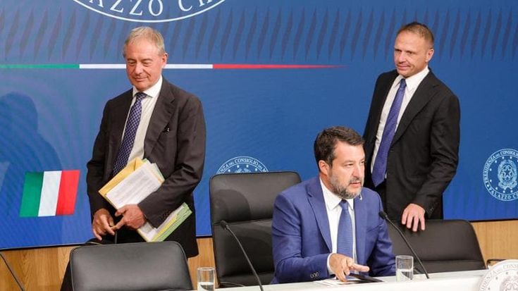Vincono le auto bianche, l’ultima lobby che resiste a tutte le stagioni
