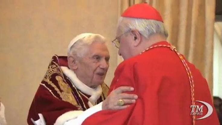 Lo stupore di Sodano: "Smarrito". Poi l'abbraccio
