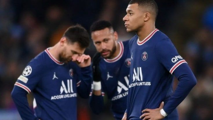 Psg, Mbappé dà una spallata a Messi e poi litiga con Neymar