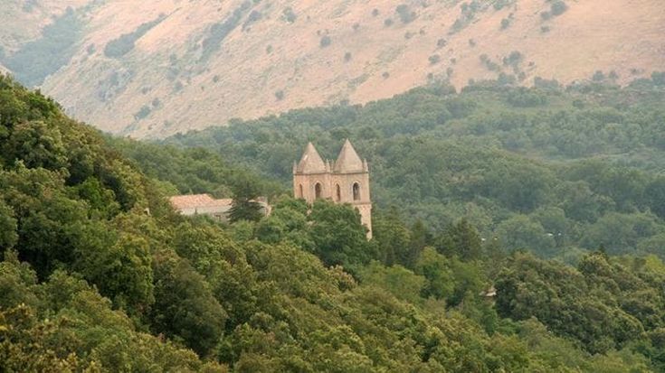 Né scuola né vaccini, trovati due bambini nella comunità del bosco di Gibilmanna. Via con le madri