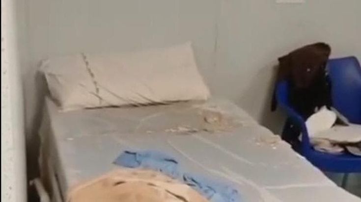 Paura al reparto psichiatria del Sant’Andrea: crollano i pannelli e si allaga tutto