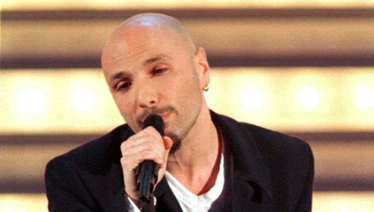 Aka7even e Arisa nella serata delle cover omaggiano Alex Baroni: il ricordo dell'artista scomparso