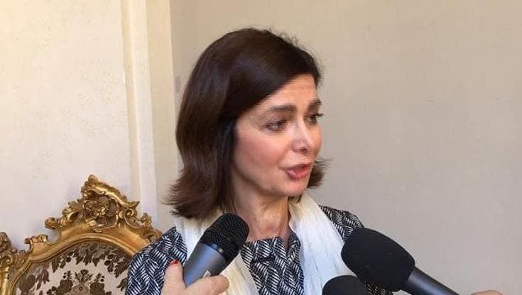 Boldrini: "Guardia Costiera salva vite umane a prescindere dal colore della pelle"