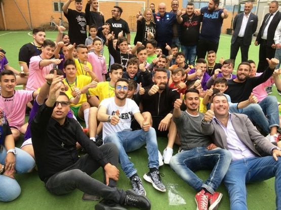 I giocatori del Napoli in visita ai bambini di don Merola
