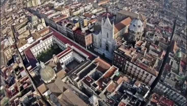 Frasi di speranza sui monumenti per illuminare le feste di Natale