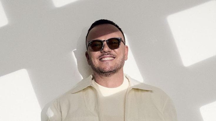 Gigi D’Alessio, il nuovo album è ‘Fra’: “Ho un po’ di paura per i terremoti a Napoli. Ma il mio disco è per i giovani e per celebrare il futuro e l’amicizia”
