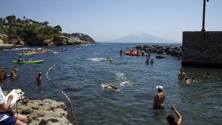 Napoli, caccia alla plastica: una giornata per la salute del mare