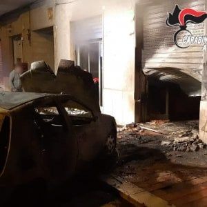Ladri maldestri in Irpinia: l'auto-ariete prende fuoco e il colpo fallisce