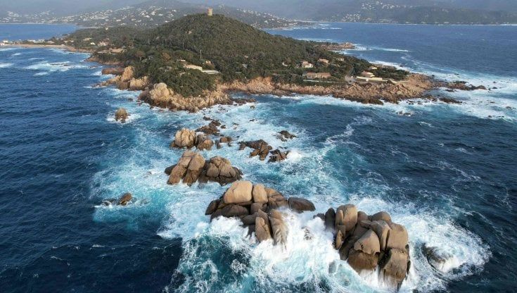 Stop all'uso della lingua corsa nel Parlamento di Ajaccio. L'isola insorge contro Parigi
