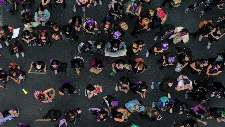 Perché gli algoritmi hanno pregiudizi maschilisti