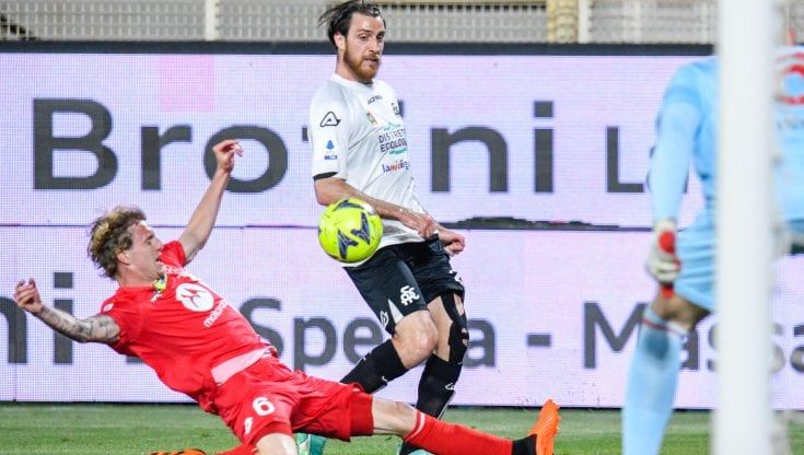 Spezia, un brutto scivolone. Il Monza imperversa e i tifosi contestano