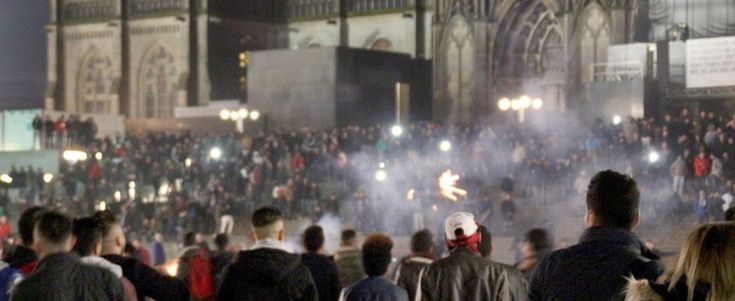 Violenze Colonia, lascia il capo della polizia. "Anche 18 rifugiati tra gli oltre 30 identificati"