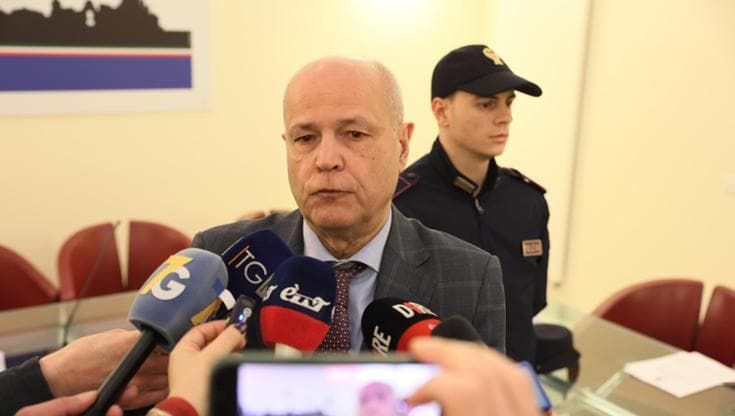 Il questore di Bologna nella bufera: così il partito di governo lo ha eletto a nemico