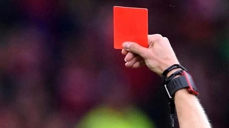 Insulti omofobi a un avversario, calciatore squalificato per 13 partite