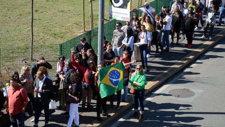 Presidenziali in Brasile, il voto degli emigrati a Milano: "Siamo per Bolsonaro"