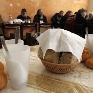 Caritas: quasi una persona su tre a rischio povert&agrave;
