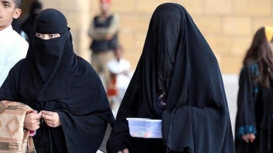 L'Arabia Saudita apre al turismo: le coppie non sposate potranno condividere la camera di albergo