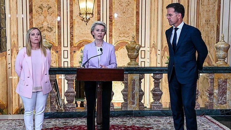 Stampa, no grazie. Meloni, von der Leyen e Rutte cedono al presidente tunisino