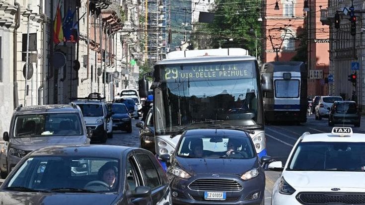 Aumenti in vista per bus e metrò: la mossa per salvare i conti di Gtt