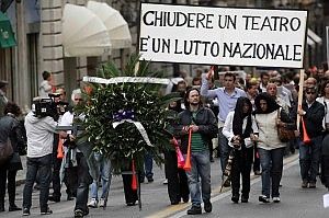 Carlo Felice, nulla di fatto<br />"Ministro, salvi il Teatro"