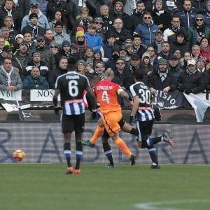 La Roma sa anche soffrire. Bruttissima Juve, il campionato è riaperto