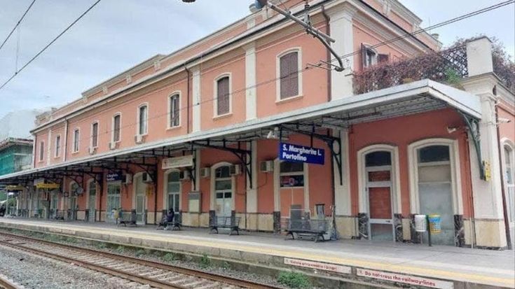 Santa Margherita, un ex agente Polfer di 61 anni attraversa i binari e muore investito da un treno
