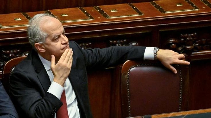 “No alla cittadinanza onoraria a Piantedosi”. Sinistra italiana protesta contro la decisione del sindaco (ex dem) di Avellino