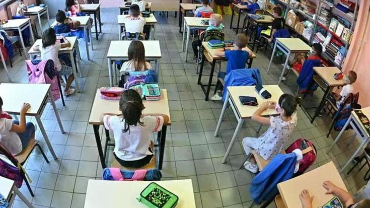 Carta del docente, il decreto non arriva e il bonus tarda. I sindacati: “Si blocca la formazione”