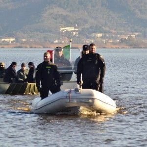 Bergamo, rimane impigliato in una rete da pesca a 30 metri: sub muore nel lago d'Iseo