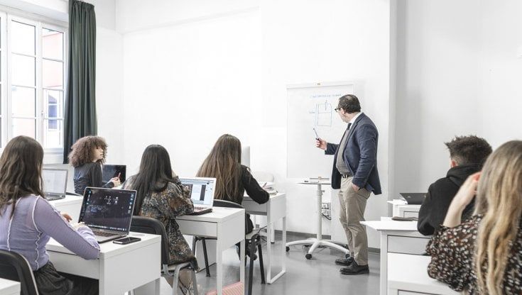 A lezione di stile: dai banchi di scuola alla passerella