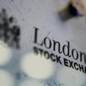 Le Borse di oggi, 25 agosto. Schiarite Usa-Cina sul commercio e speranze sul vaccino Covid, ma i listini frenano sul finale