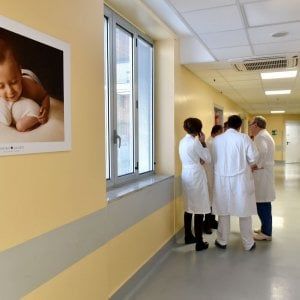Bologna, spacca il naso alla moglie: arrestato