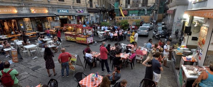 Palermo, movida sotto tiro: “Vietati i drink in piedi”. Gestori divisi