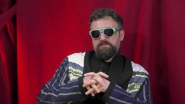 Dargen D’Amico: "La felicità c'è solo se condivisa, non posso stare bene se il mio vicino sta male"