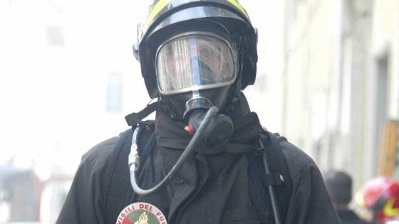 Bari, cattivo odore e sostanze urticanti nell'aria: "Lacrimogeno partito per errore in caserma"