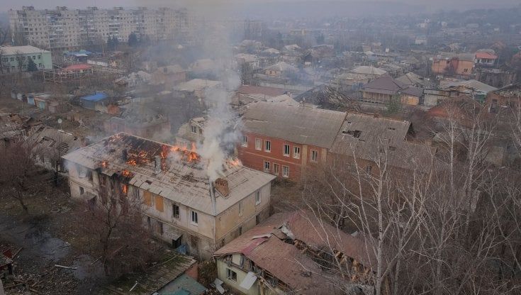 Il ritiro da Bakhmut non è più un tabù per gli ucraini: "Evitiamo un sacrificio inutile"