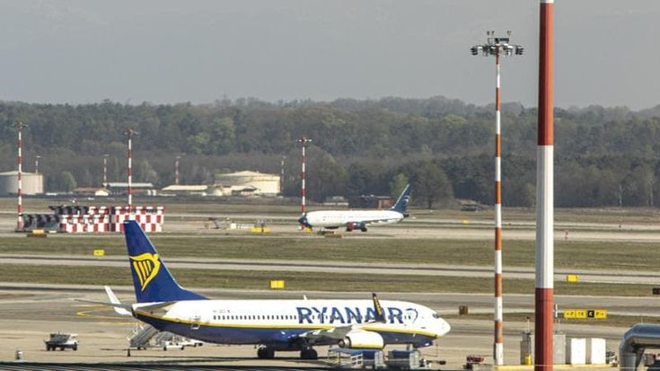 Volo Ryanair da Maiorca a Malpensa cancellato. I passeggeri: "Abbandonati a noi stessi"